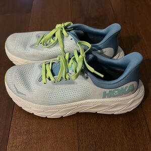 Hoka Arahi 7